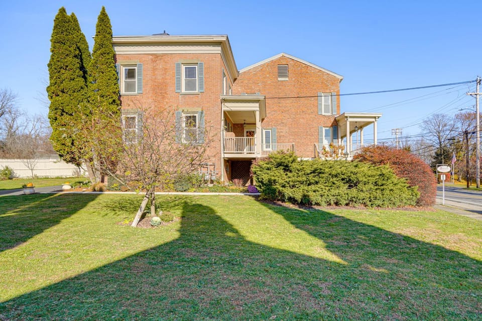 Walk to Athens Riverfront Park! Modern-Retro Apt Apartment in Athens