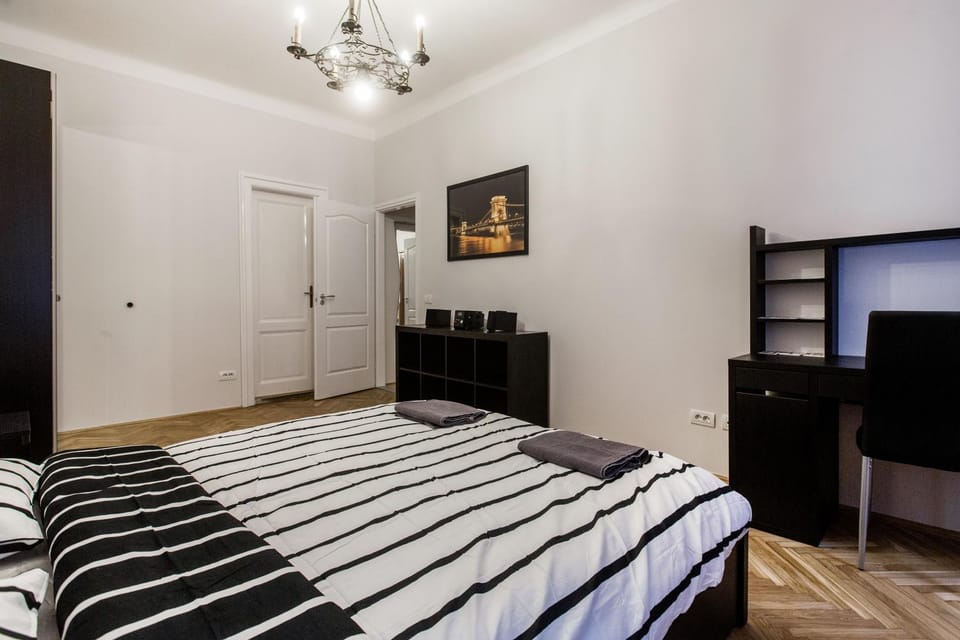HR45 Grandissimo 3-bedroom 2-bathroom apt Apartment in Budapest