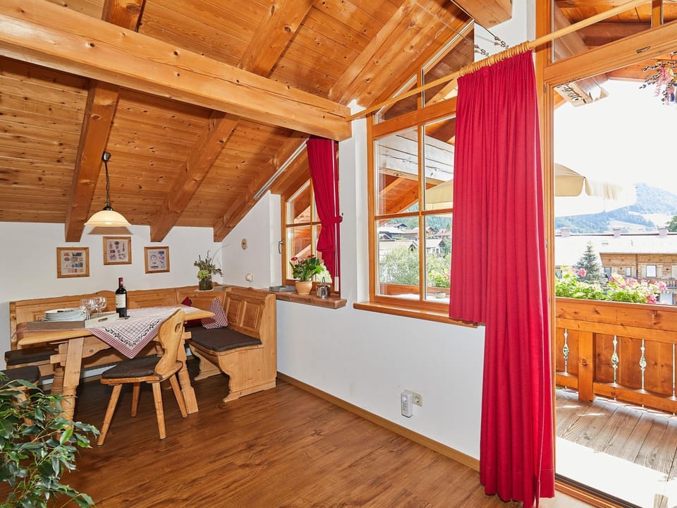 View (from property/room), Balcony/Terrace, Photo of the whole room, Dining area, Food