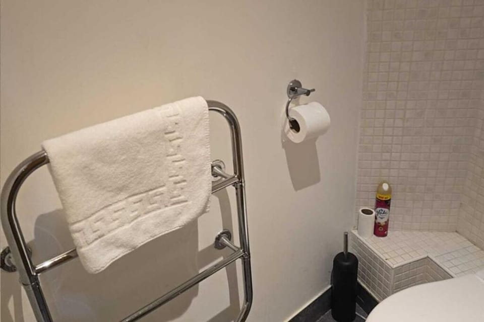 Compact Studio l Sleeps 3 in Leeds Apartment in Leeds