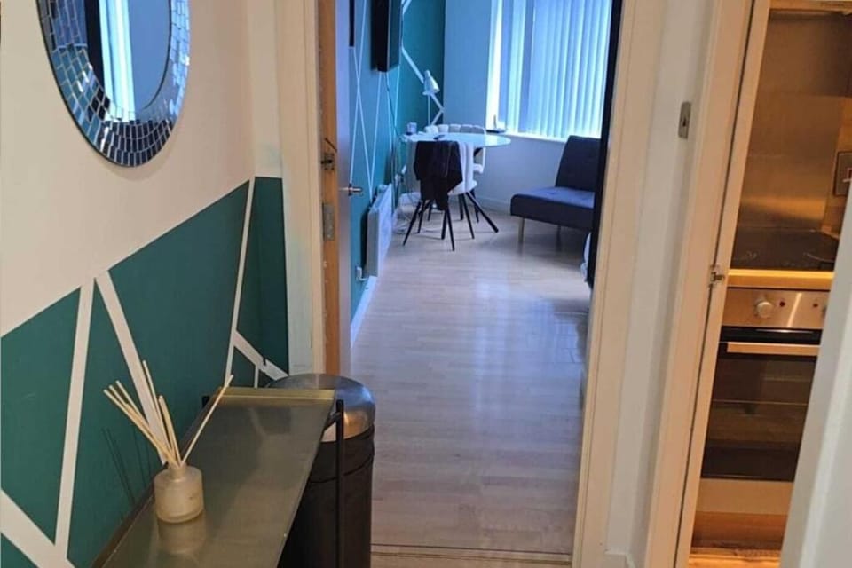 Compact Studio l Sleeps 3 in Leeds Apartment in Leeds