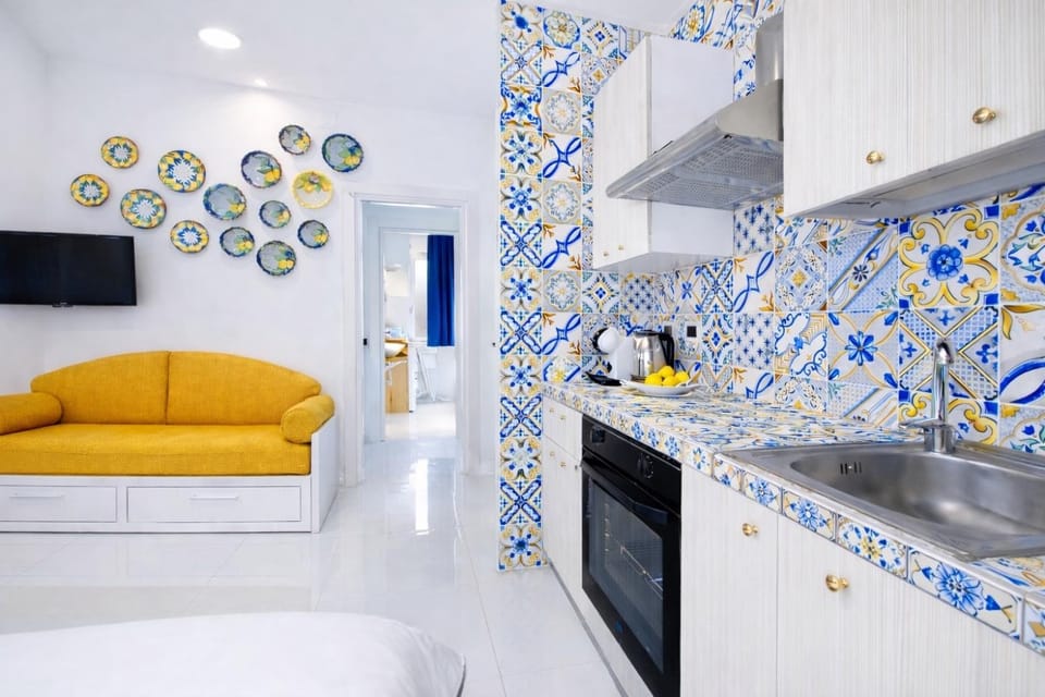 TV and multimedia, Kitchen or kitchenette, Living room, Seating area, minibar, pet friendly, stove
