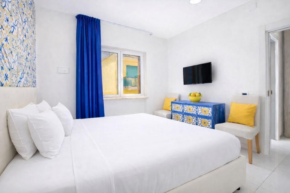 Communal lounge/ TV room, TV and multimedia, Photo of the whole room, Evening entertainment, Bedroom