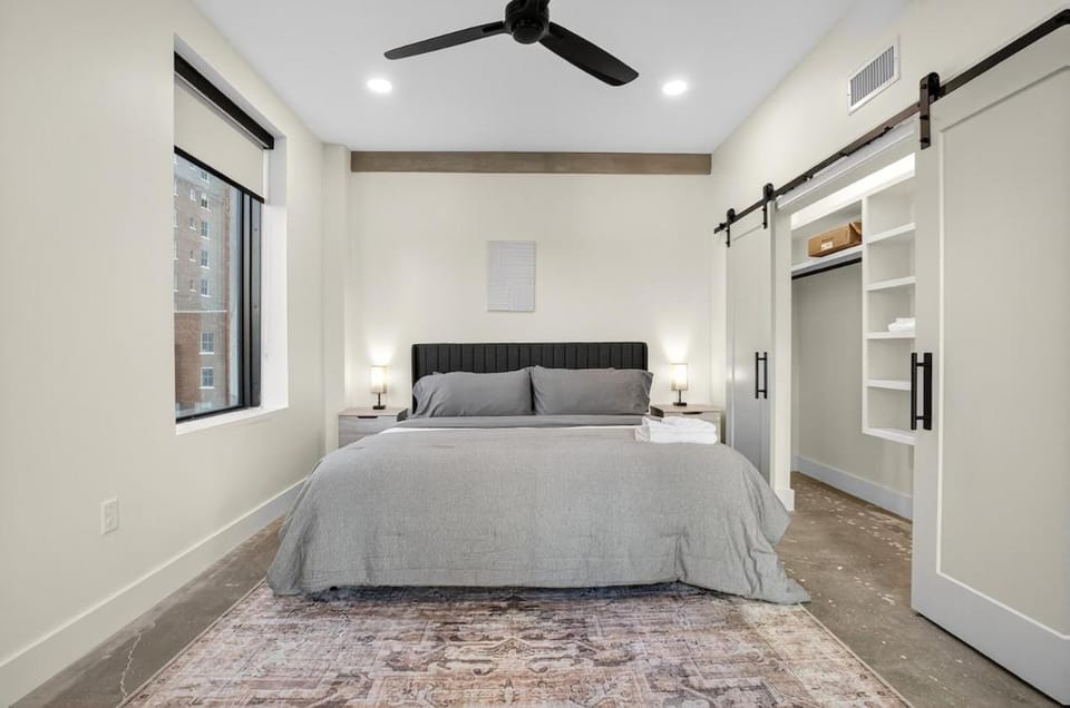 Chic Downtown Tulsa | Beacon 2BR Stay Apartment in Tulsa