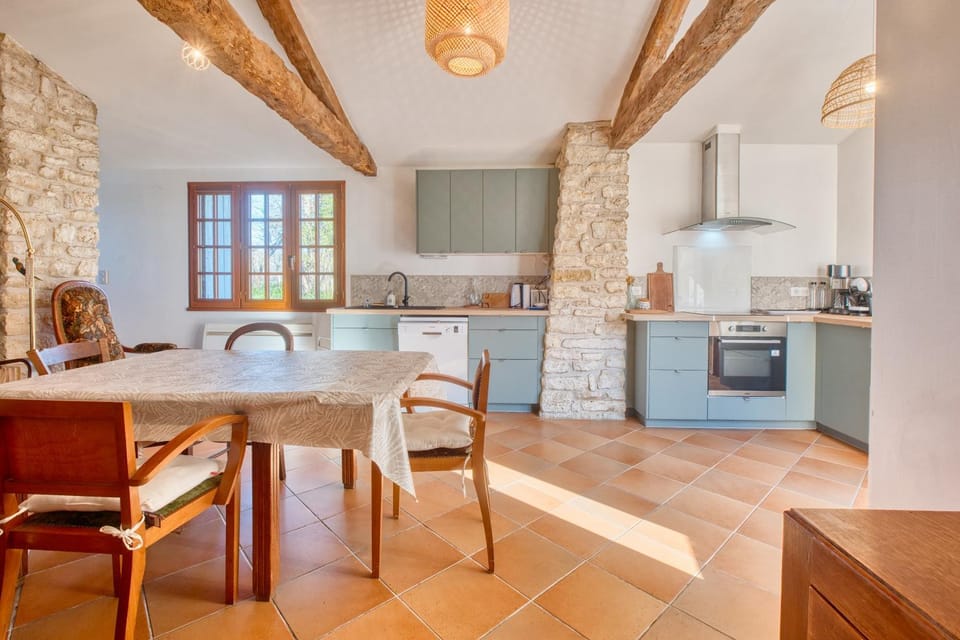 Property building, Kitchen or kitchenette, Living room
