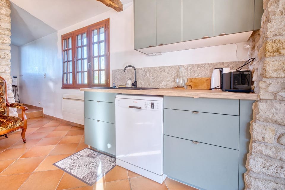 Kitchen or kitchenette, Living room