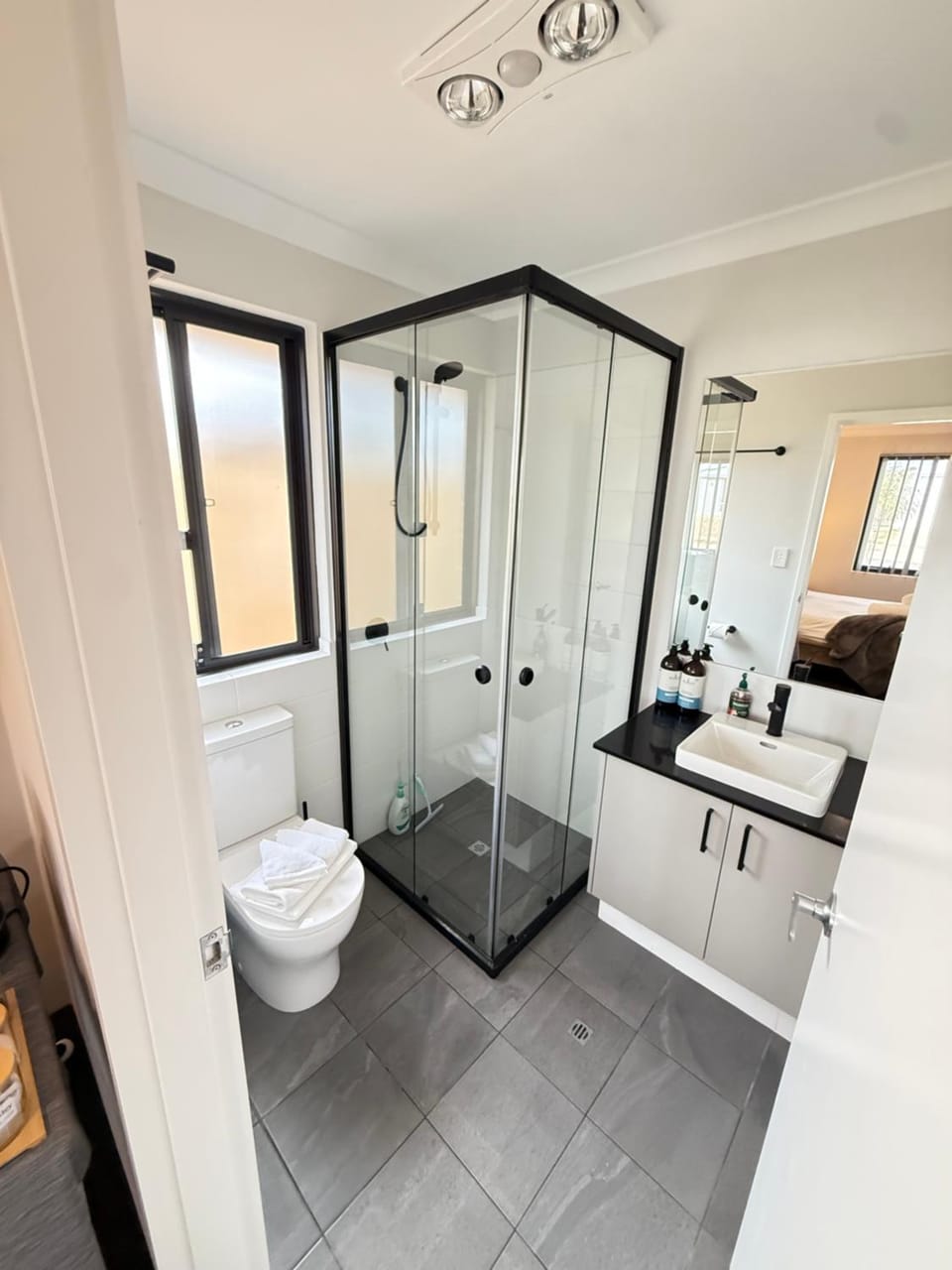 Shower, Toilet, Bathroom, towels