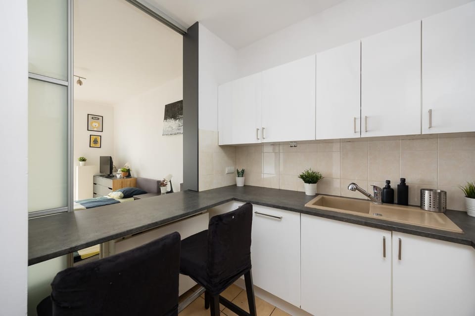 Kitchen or kitchenette, Dining area, dishwasher, minibar, oven