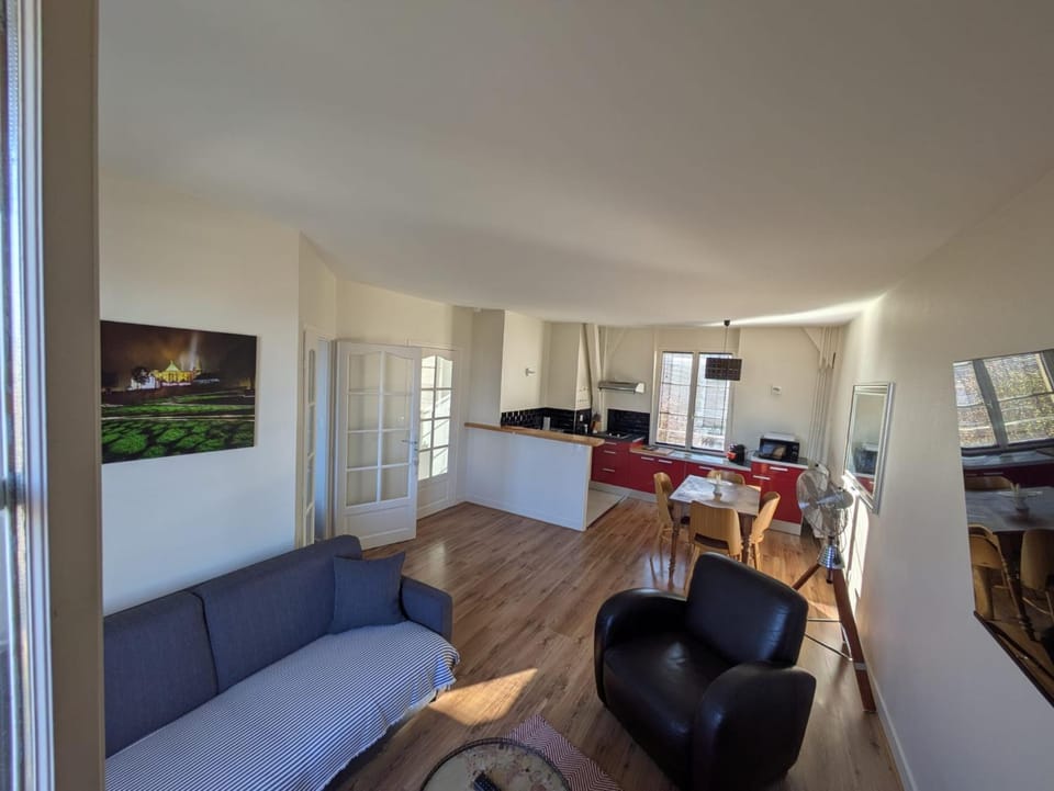 TV and multimedia, Seating area