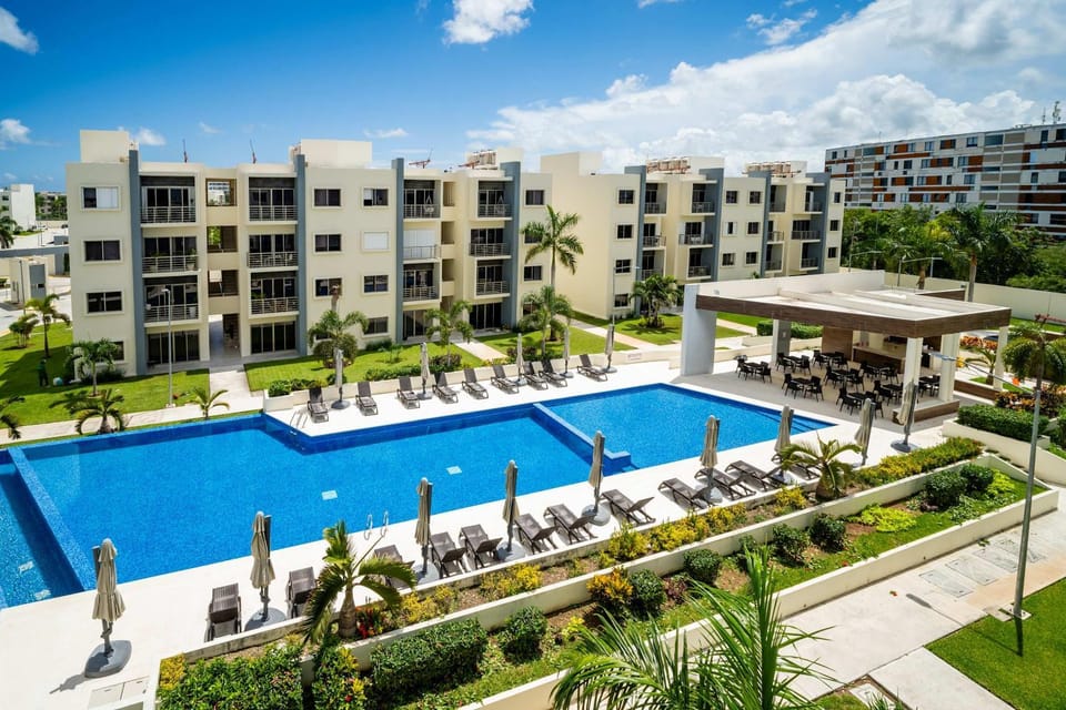 Pool view, sunbed