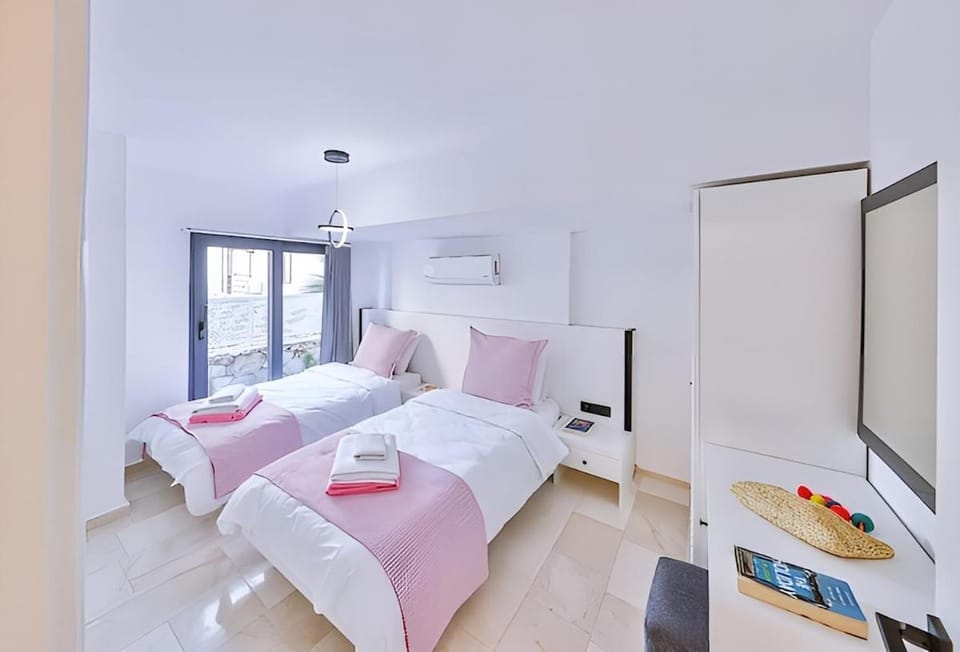 Bed, Photo of the whole room, Bedroom, towels, wardrobe, air conditioner