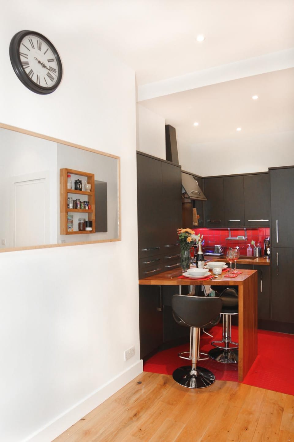 Kitchen or kitchenette, Dining area