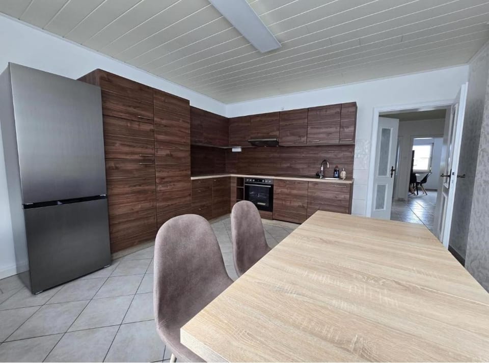 Kitchen or kitchenette, Dining area, oven, stove