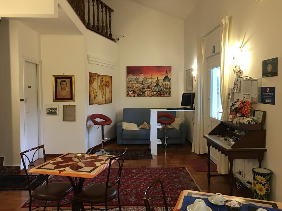 Communal lounge/ TV room