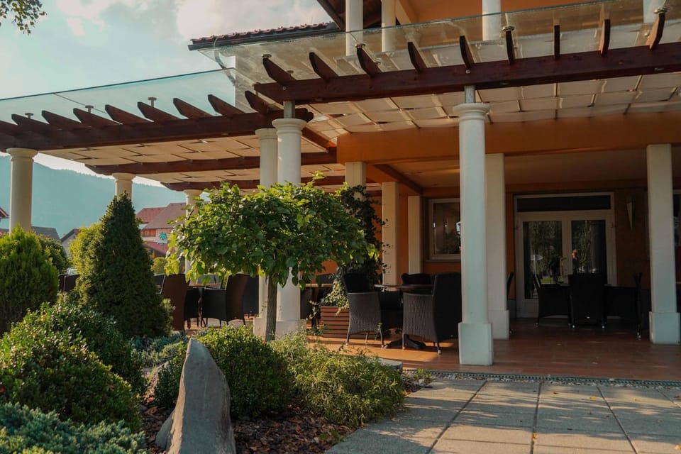 Patio, Restaurant/places to eat, Garden, Balcony/Terrace