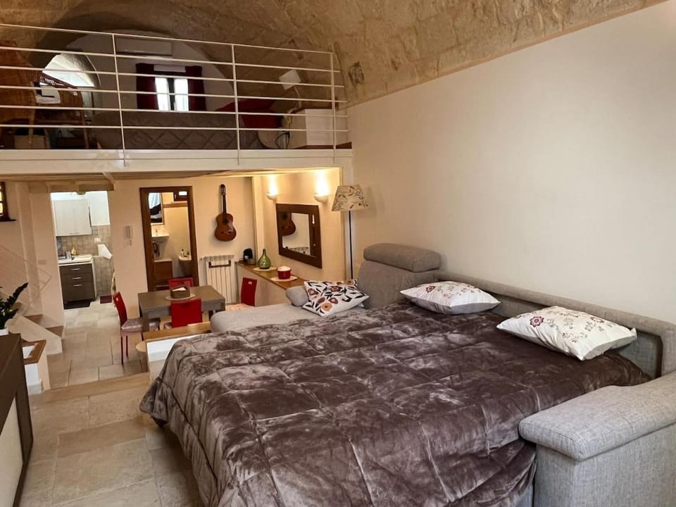 Bed, Living room