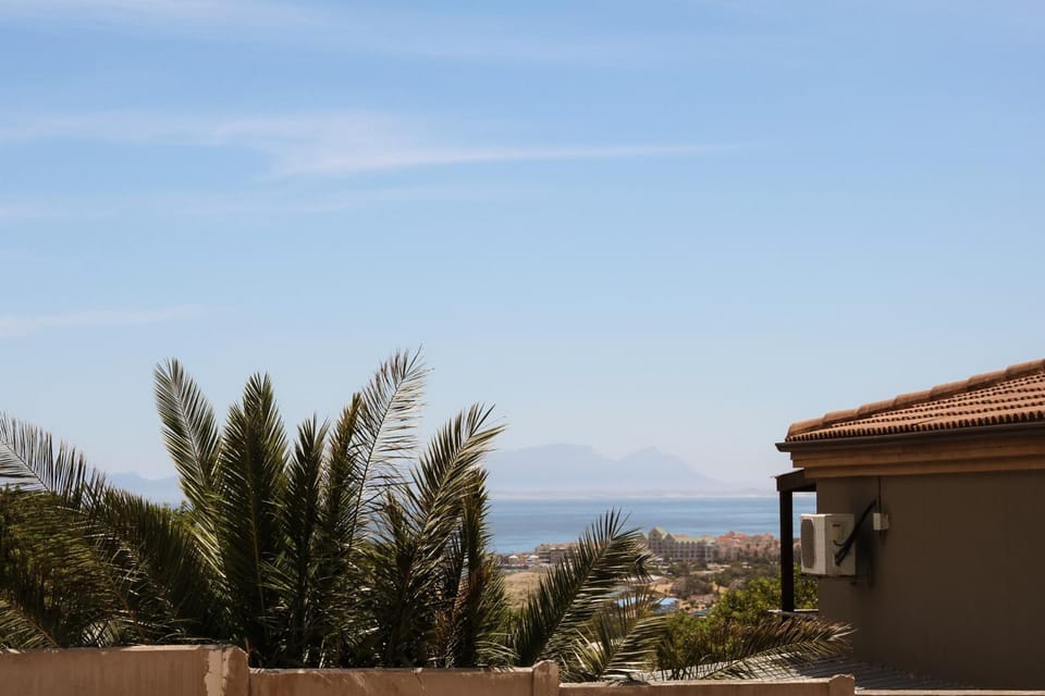 Rissie's Villa Villa in Cape Town