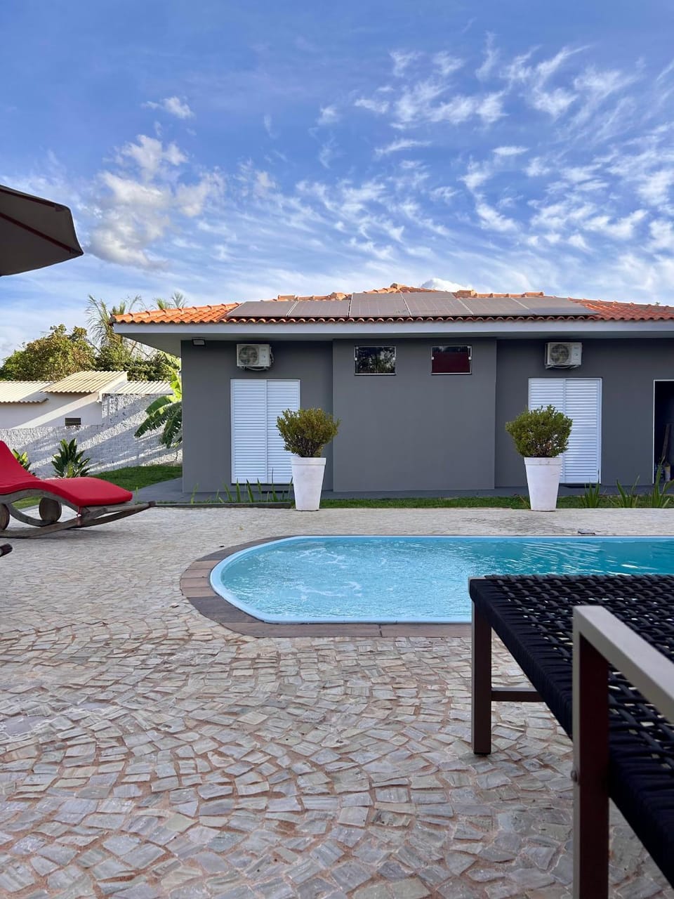 Swimming pool, sunbed
