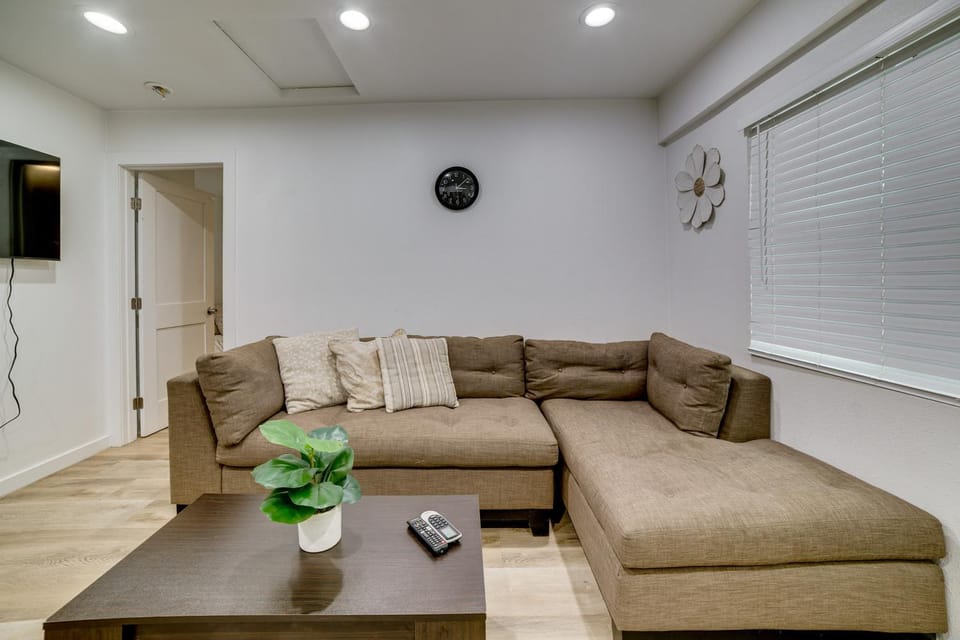 4 Mi to RUHS! Pet-Friendly Apt w/ Grill Apartment in Moreno Valley