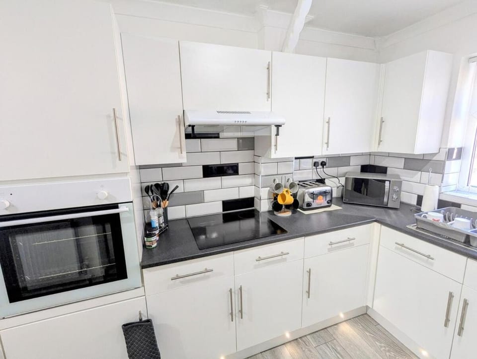 Coffee/tea facilities, Kitchen or kitchenette, dishwasher, oven, pet friendly, toaster