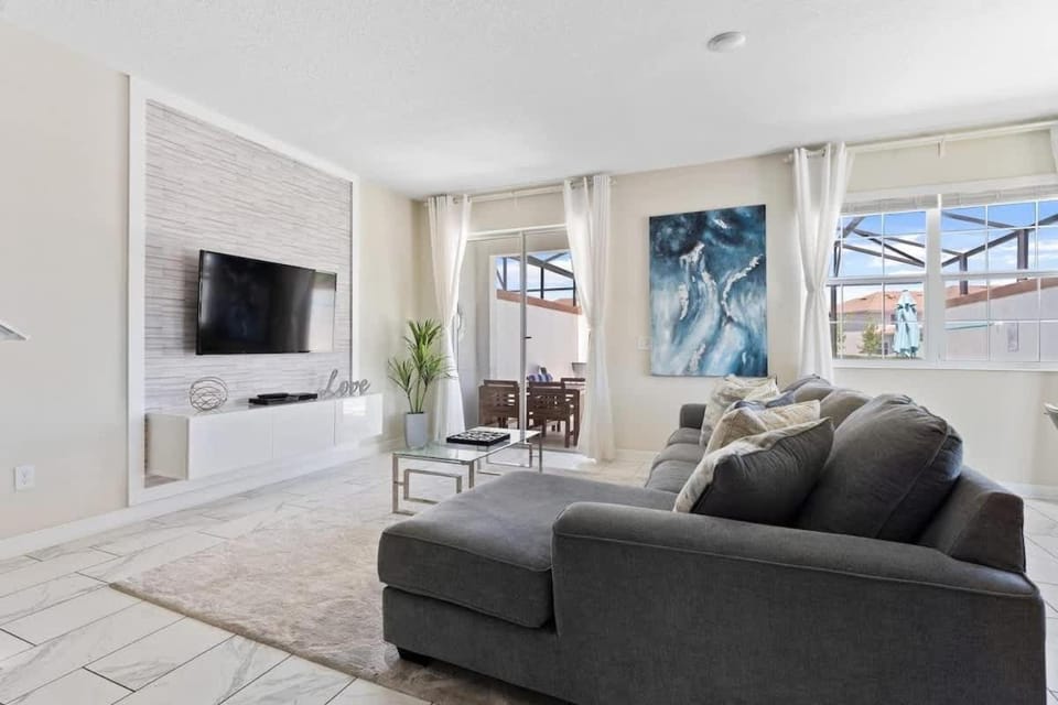 Communal lounge/ TV room, Living room