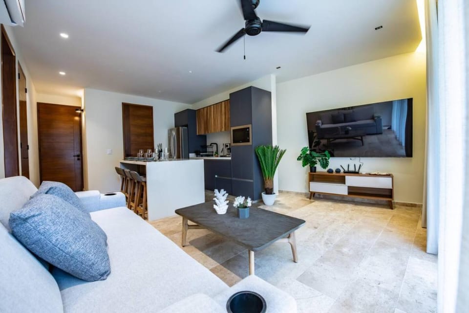 Stylish 1BD Retreat with Swim-Up Pool House in State of Quintana Roo