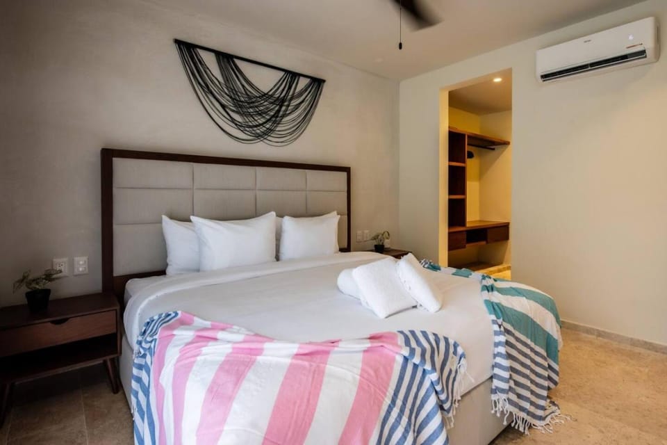 Stylish 1BD Retreat with Swim-Up Pool House in State of Quintana Roo