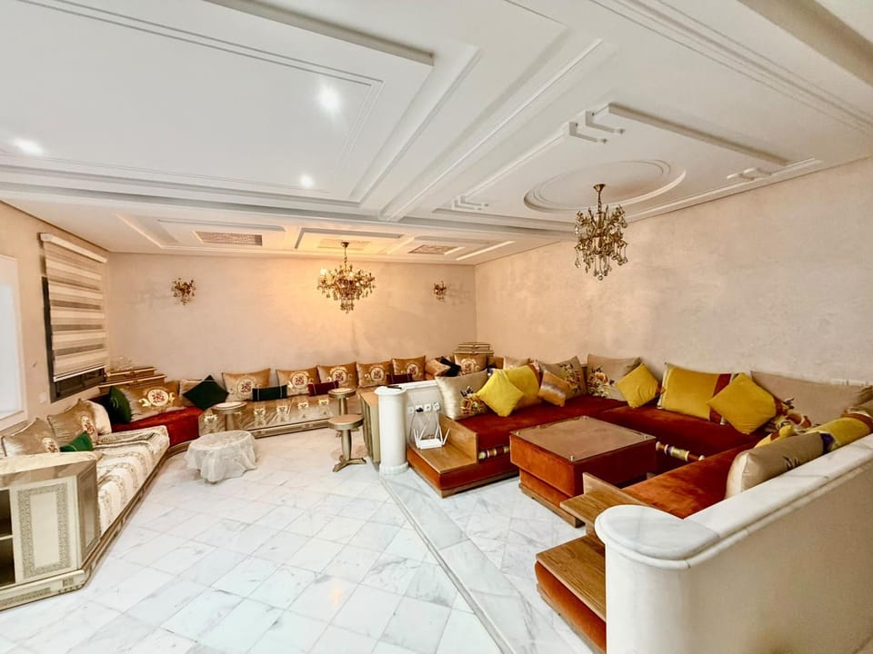 Living room, Seating area, Dining area, internet, air conditioner