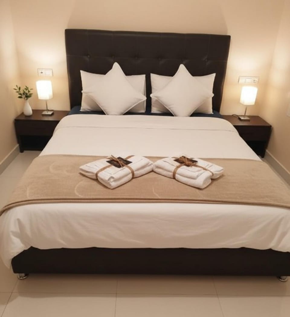 Bed, Photo of the whole room, Bedroom, towels, air conditioner