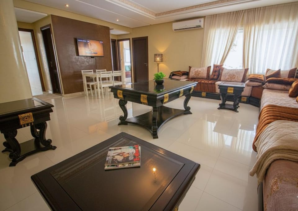 TV and multimedia, Living room, Seating area, air conditioner