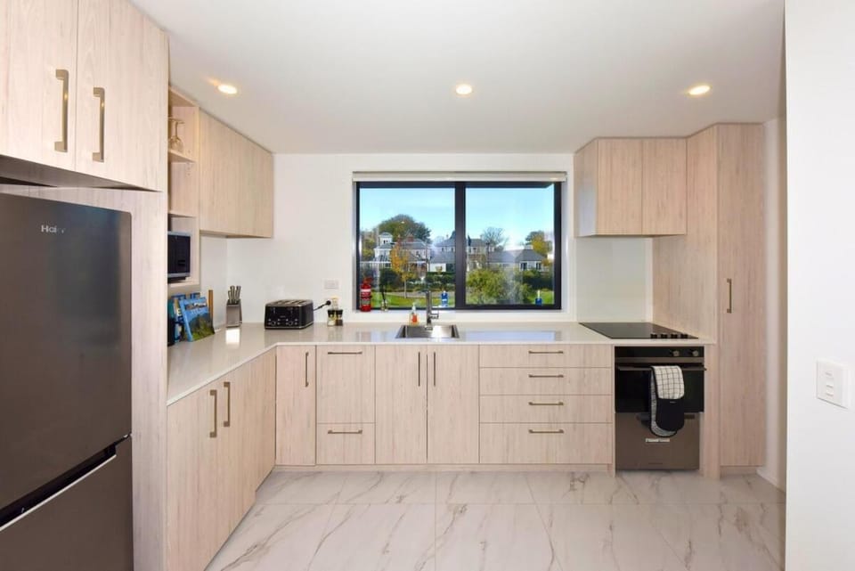 Central 2BR Townhouse Close to Te Kaha Stadium House in Christchurch