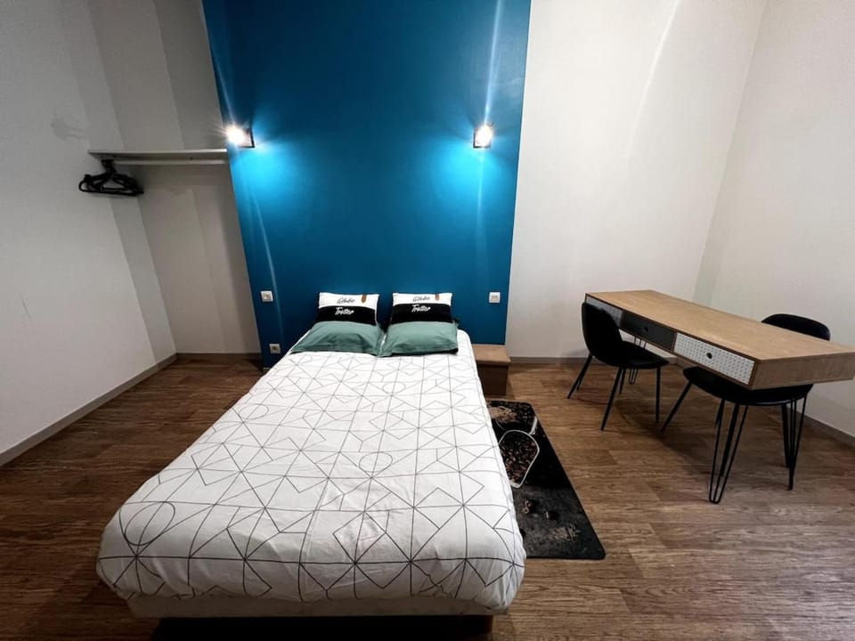 Bed, Photo of the whole room, Bedroom