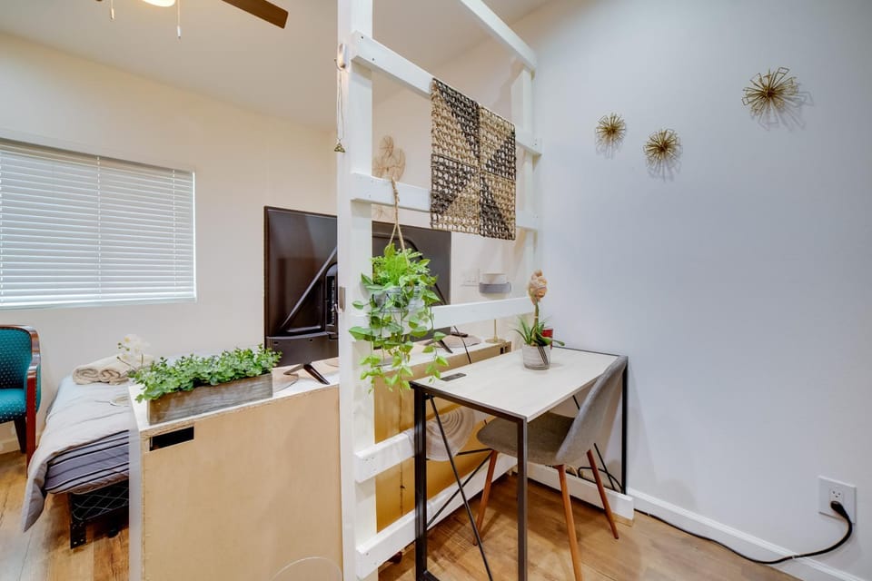 Work & Play! Extended Stay 2 Mi to Dtwn Riverside Apartment in Riverside