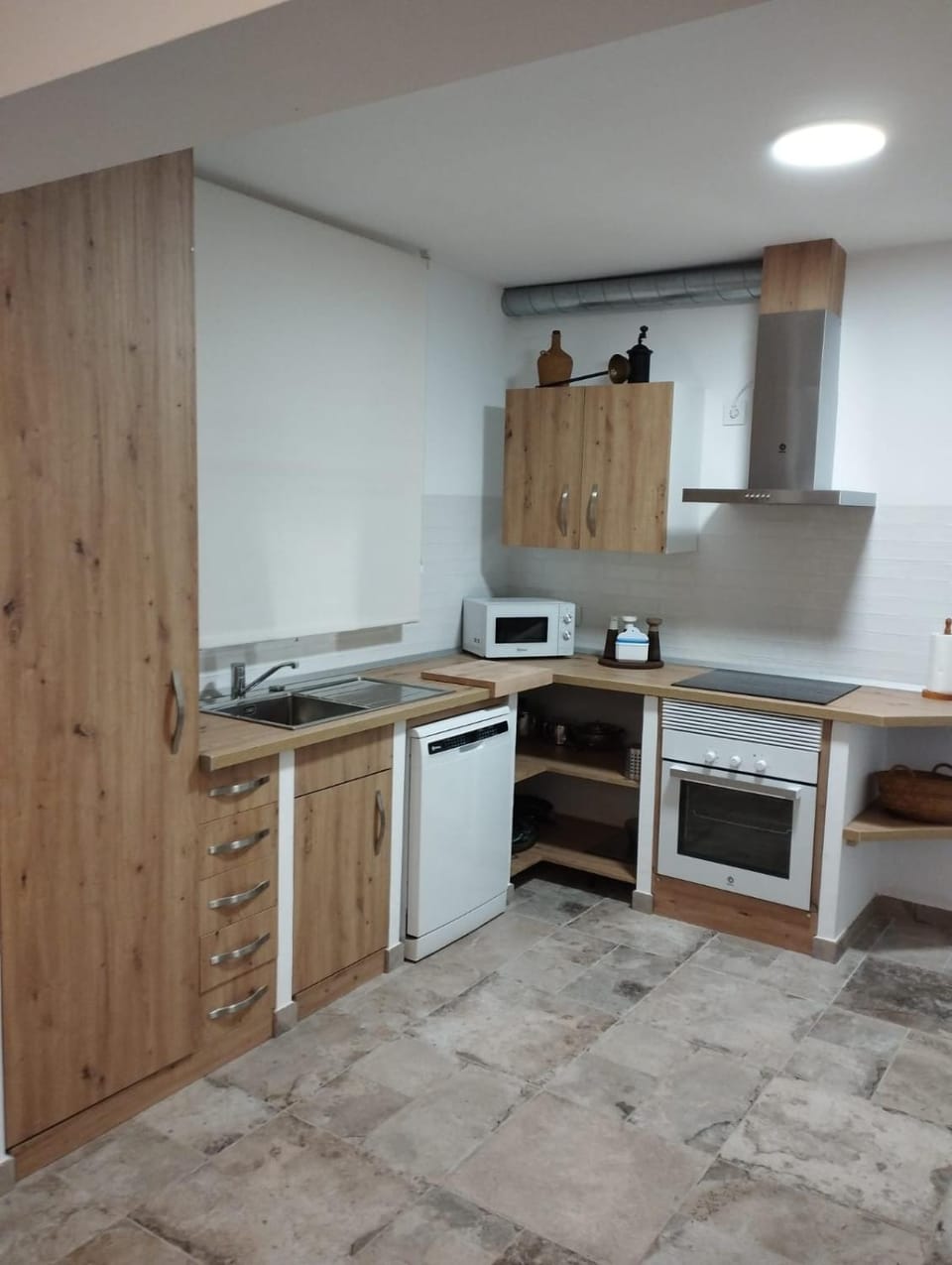 Kitchen or kitchenette, dishwasher, oven, pet friendly, stove