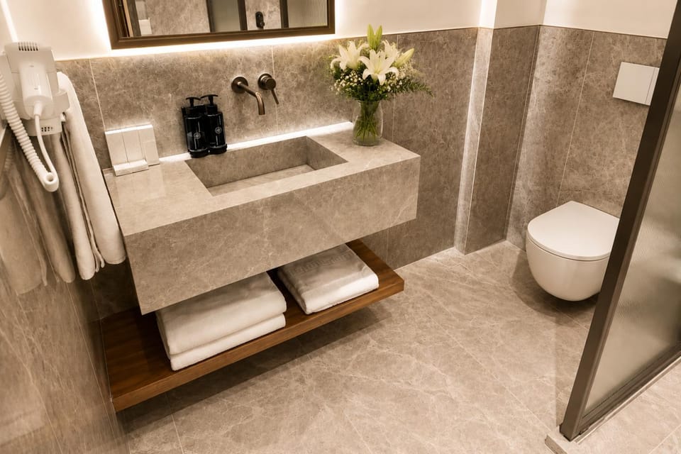 Bathroom, towels