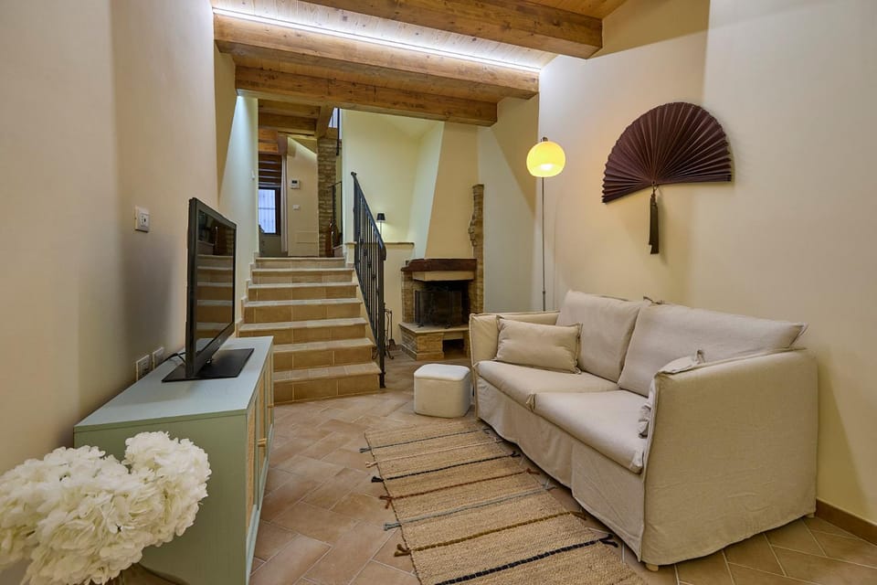 Game Room, TV and multimedia, Living room, Entertainment, fireplace, internet