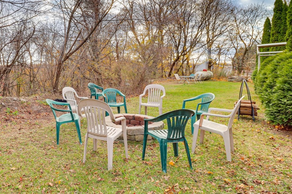 4 Mi to Mauch Chunk Lake: Spacious Apt w/ Bar! Apartment in Pocono Mountains
