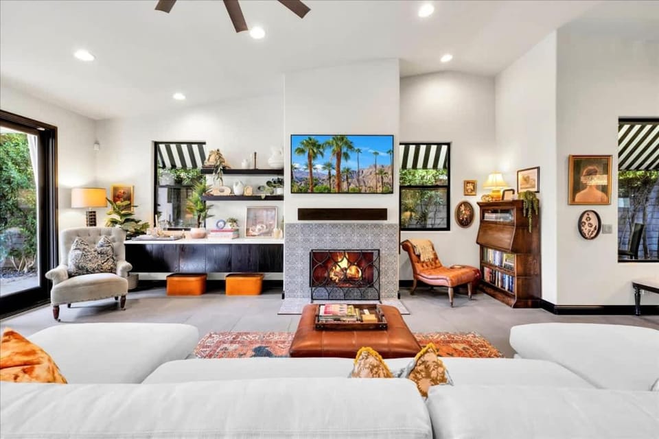 Crown Jewel of El Paseo with Private Pool & Spa House in Rancho Mirage