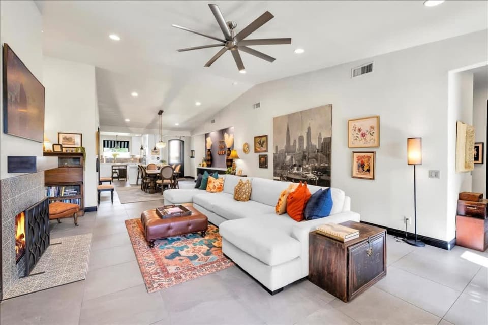 Crown Jewel of El Paseo with Private Pool & Spa House in Rancho Mirage