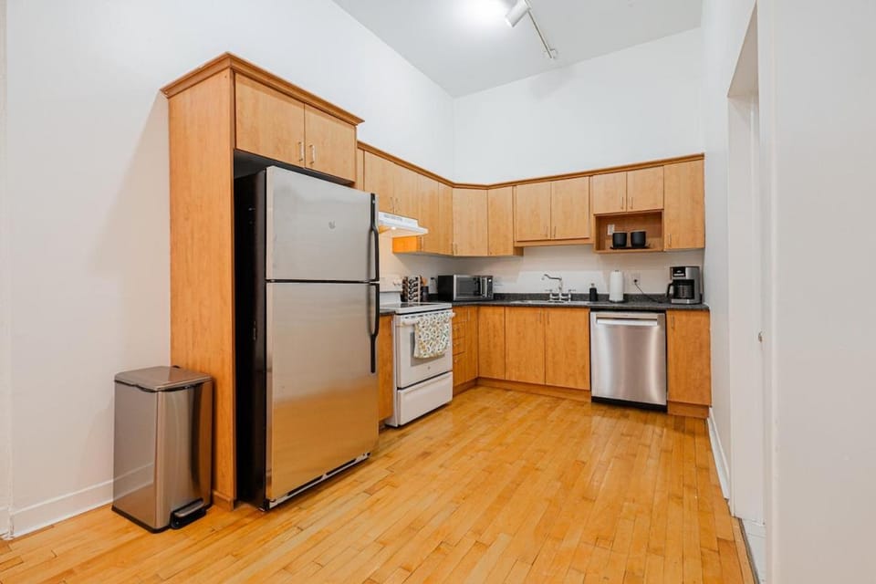 Loft Spacieux Down Town Apartment in Montreal