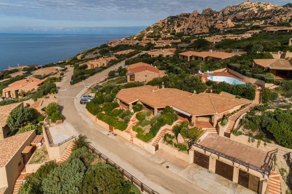 Property building, Neighbourhood, Natural landscape, Bird's eye view, Sea view, Street view