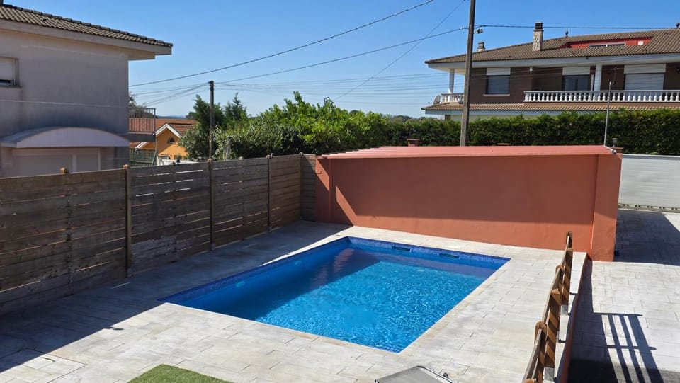 Day, Pool view, Swimming pool, sunbed