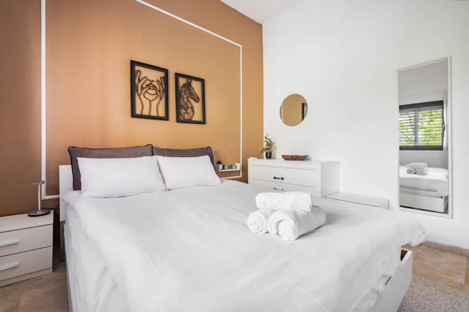 SkyLine 2BR 2RR Duplex Penthouse Apartment in Tel Aviv-Yafo