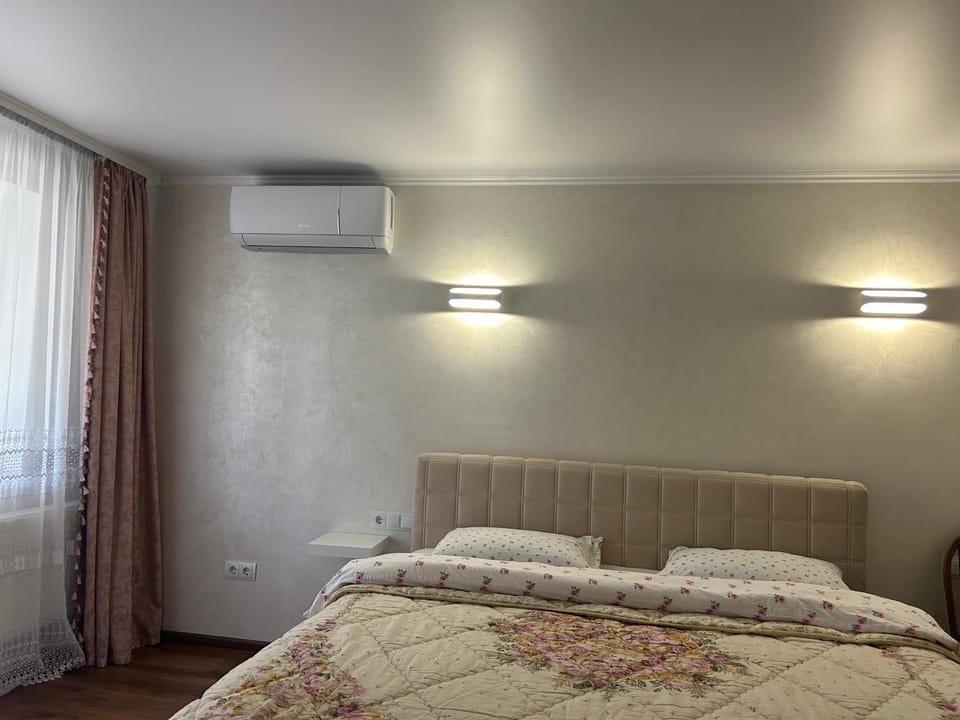 Bed, Photo of the whole room, Bedroom, internet, air conditioner