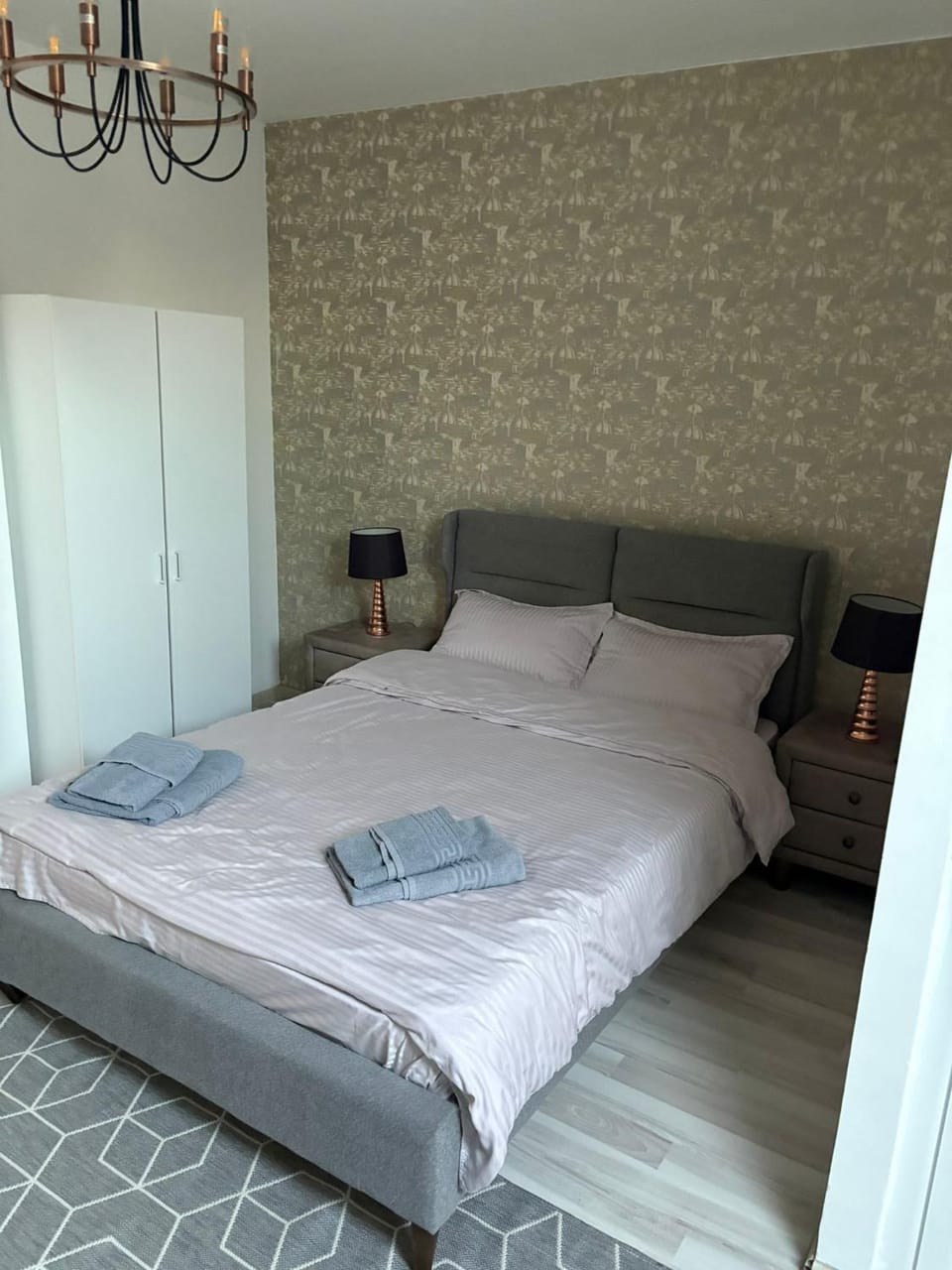 Taverna to Petrino Bed and Breakfast in Craiova