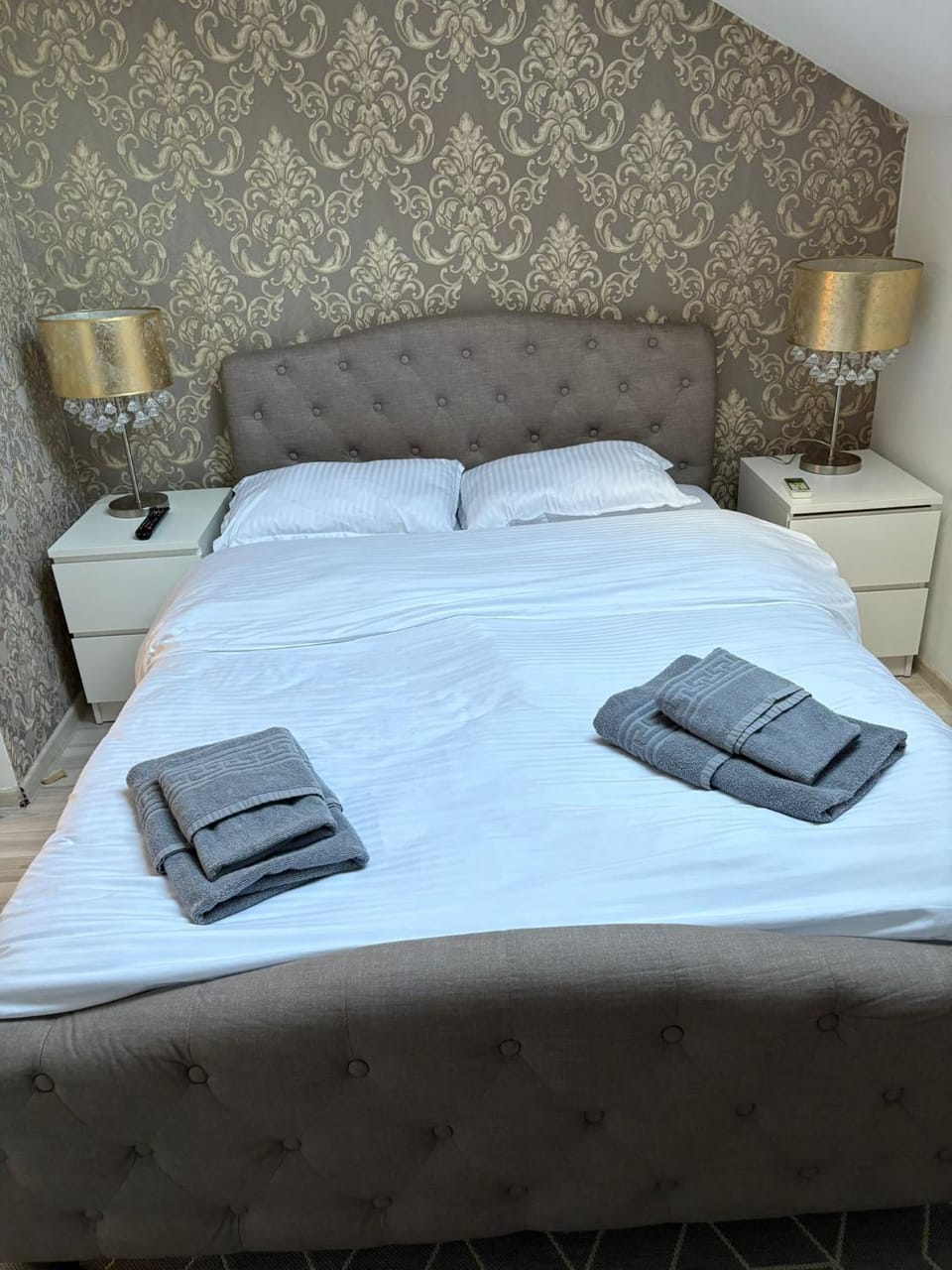 Taverna to Petrino Bed and Breakfast in Craiova