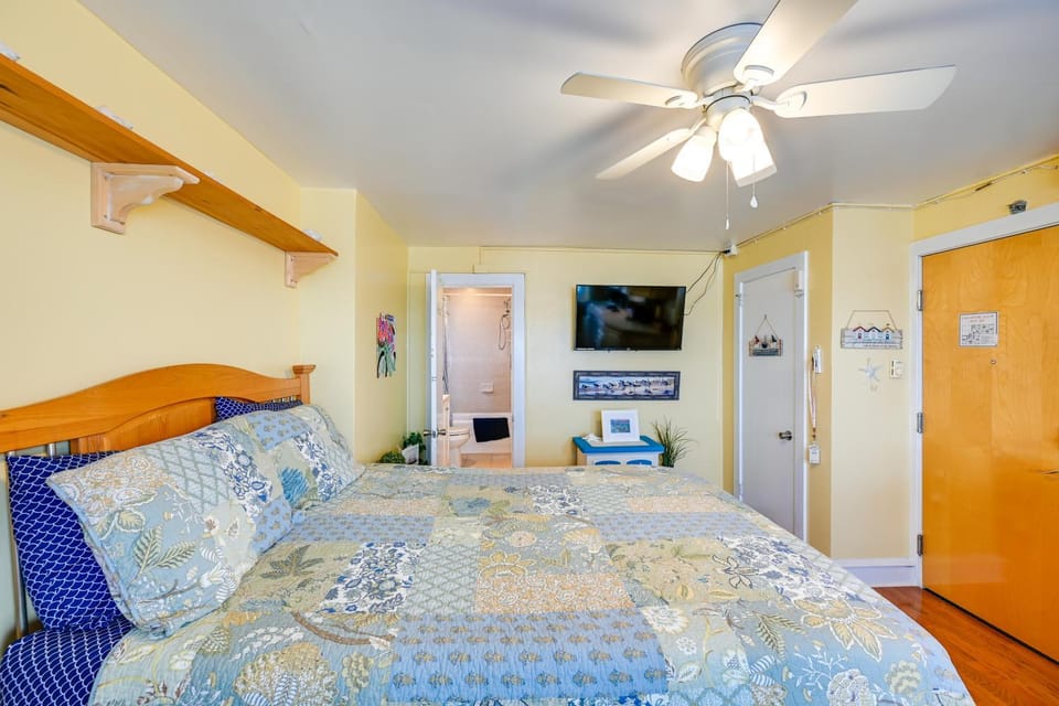Bay & Bridge Views! Walkable Ocean City Condo Apartment in Ocean City