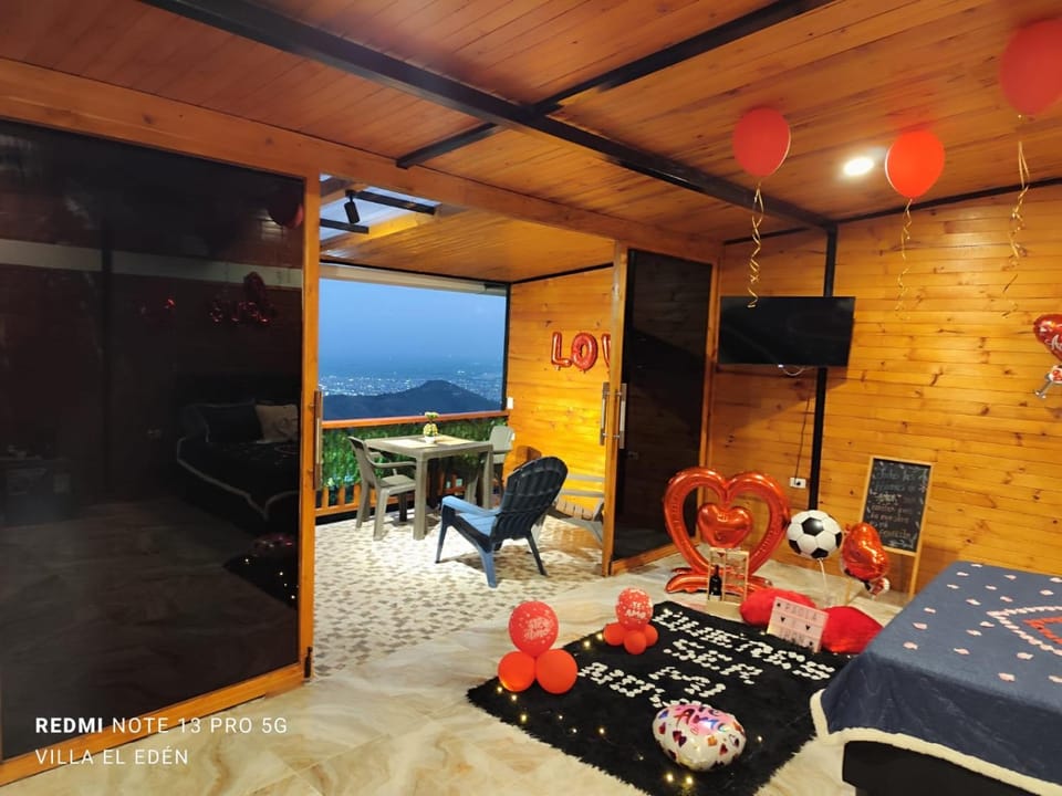 Communal lounge/ TV room, TV and multimedia, Living room, Seating area, Evening entertainment