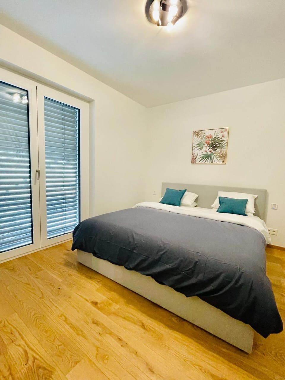 High-End 3BR w terrace, garden&parking Apartment in Luxembourg