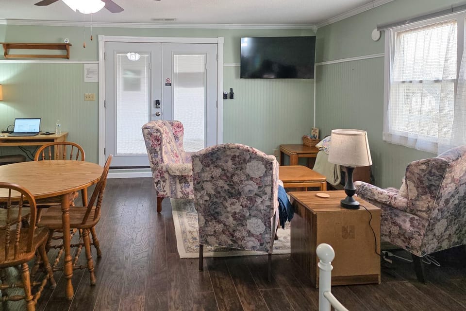 Comfy, Freshly Remodeled Apt Near Nauvoo Temple Apartment in Nauvoo